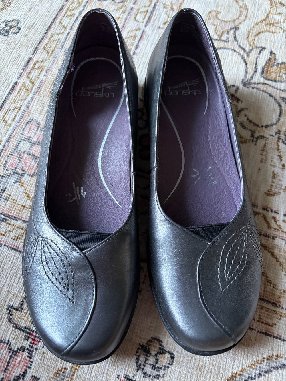 Dansko Leather Slip-On Flats size 38 7.5 / 8